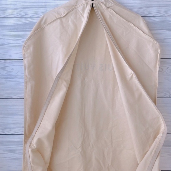 Louis Vuitton Beige full Garment Cover - Picture 10 of 12